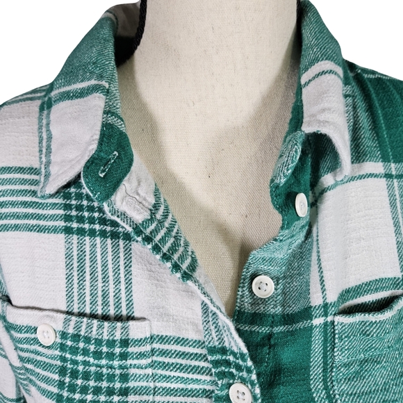 American Eagle Cropped Long Sleeve Button Up Flannel, Green/White, Small - Picture 2 of 11